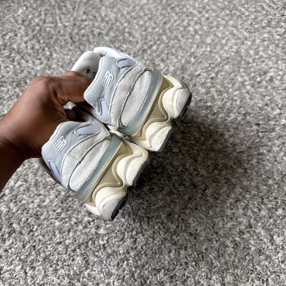 New Balance White Light Gray Chunky Sneakers - Picture 4 of 8